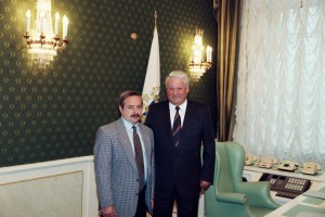 Встреча президента РФ Б.Н. Ельцина с торговым представителем РФ во Франции (Министерство экономического развития и торговли РФ) В.Н. Ярошенко