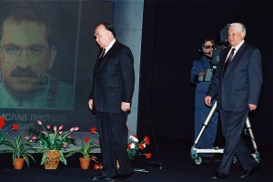Гражданская панихида по советскому и российскому телеведущему и тележурналисту, генеральному директору ОРТ  В.Н. Листьеву (убитому 1 марта 1995 года)