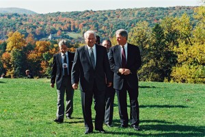 Визит президента РФ Б.Н. Ельцина в США, для участия в официальных мероприятиях, связанных с празднованием 50-летия Организации Объединенных Наций (ООН) (Хайд-Парк /штат Нью-Йорк/)