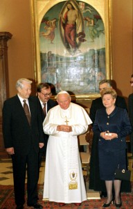 Борис Ельцин и Наина Ельцина с Папой Римским Иоанном Павлом II в Ватикане (1998)