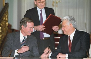 Договор по сокращению стратегических наступательных вооружений /СНВ-2/ между Россией и США подписан в Кремле Дж. Бушем и Б. Ельциным 