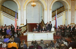 Договор по сокращению стратегических наступательных вооружений /СНВ-2/ между Россией и США подписан в Кремле (1993 г.)