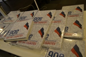 Презентация фотоальбома «90-е. Страна» в магазине «Москва»