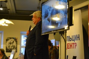 Презентация фотоальбома «90-е. Страна» в магазине «Москва»