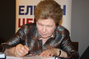 Презентация фотоальбома «90-е. Страна» в магазине «Москва»