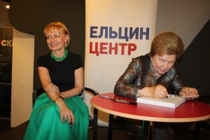 Презентация фотоальбома «90-е. Страна» в магазине «Москва»