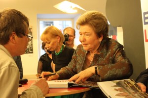 Презентация фотоальбома «90-е. Страна» в магазине «Москва»