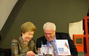 Презентация фотоальбома «90-е. Страна»