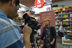 Владимир Шевченко и Людмила Телень. Презентация фотоальбома «90-е. Страна» в книжном магазине «Библио-Глобус»