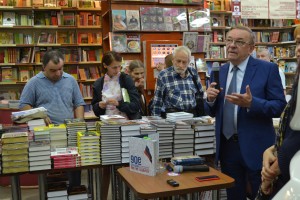 Владимир Шевченко на презентации фотоальбома «90-е. Страна» в «Библио-Глобусе»