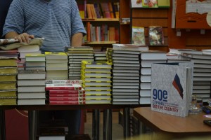 Презентация фотоальбома «90-е. Страна» в книжном магазине «Библио-Глобус»