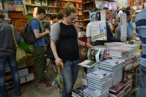 Презентация фотоальбома «90-е. Страна» в книжном магазине «Библио-Глобус»