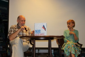  Георгий Сатаров и Людмила Телень представили фотоальбом «90-е. Страна» в Московском Доме книги