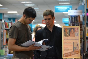 Презентация фотоальбома "90-е. Страна" в Московском Доме книги