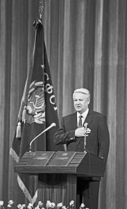 Первый президент России Борис Николаевич Ельцин принимает присягу (1991)