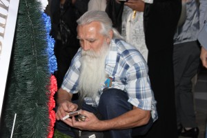 Участники шествия памяти погибших защитников Белого дома