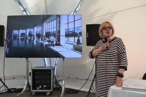 Директор музея Б.Н. Ельцина в Екатеринбурге Ирина Евдокимова на фестивале "Остров 90-х" в парке Музеон