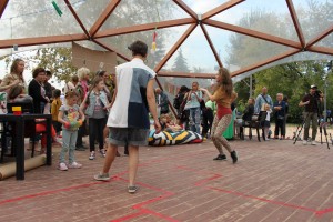 Детская площадка на  фестивале "0стров 90-х" в парке Музеон 