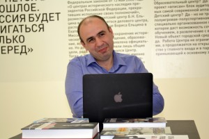 Руководитель архива «Президентского центра Б.Н. Ельцина» Дмитрий Пушмин на ИННОПРОМе-2014