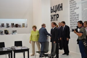 Дмитрий Медведев посетил стенд Ельцин центра на ИННОПРОМе-2014