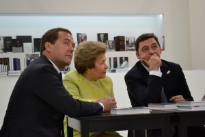 Дмитрий Медведев посетил стенд Ельцин центра на ИННОПРОМе-2014