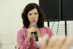 Прозаик Анна Матвеева отвечает на вопросы гостей презентации