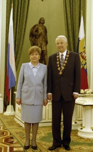 Президент РФ Борис Ельцин и супруга президента РФ Наина Ельцина в Кремле