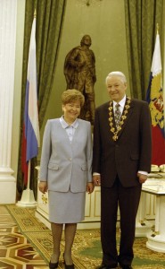 Президент РФ Борис Ельцин и супруга президента РФ Наина Ельцина в Кремле