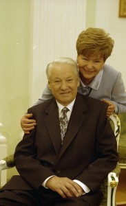 Президент РФ Борис Ельцин и супруга президента РФ Наина Ельцина в Кремле