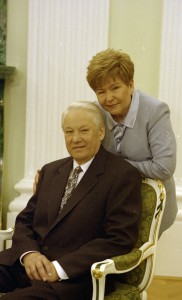 Президент РФ Борис Ельцин и супруга президента РФ Наина Ельцина в Кремле