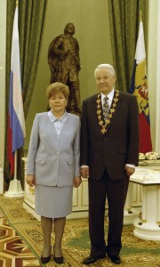 Президент РФ Борис Ельцин и супруга президента РФ Наина Ельцина в Кремле