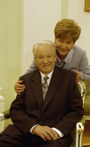 Президент РФ Борис Ельцин и супруга президента РФ Наина Ельцина в Кремле