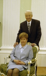 Президент РФ Борис Ельцин и супруга президента РФ Наина Ельцина в Кремле