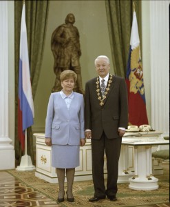 Президент РФ Борис Ельцин и супруга президента РФ Наина Ельцина в Кремле