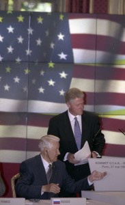 Саммит НАТО-Россия. Во время подписания Основополагающего акта о взаимных отношениях, сотрудничестве и безопасности между Россией и НАТО. Борис Ельцин и президент США Уилям Дж. (Билл) Клинтон