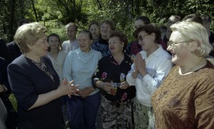 Президент РФ Борис Ельцин на отдыхе. Пребывание в Карелии президента Финляндии Мартти Ахтисаари. Супруга президента РФ Наина Ельцина во время посещения санатория «Марциальные воды»