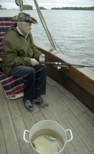 Президент РФ  Борис Ельцин на отдыхе. Во время прогулки на корабле «Святитель Николай»