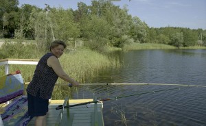 Президент РФ Борис Ельцин на отдыхе. Супруга президента РФ Наина Ельцина на рыбалке