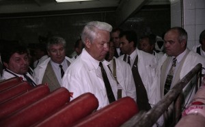 Пребывание президента РФ Бориса Ельцина в Саратовской области. Посещение государственного предприяти «Михайловская птицефабрика»