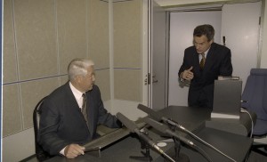 Президент РФ Борис Ельцин во время записи радиообращения