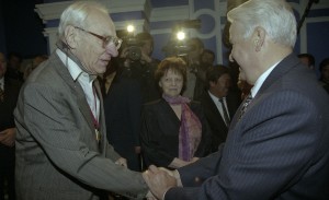 Президент РФ Борис Ельцин на открытии сезона Камерного музыкального театра под руководством Бориса Покровского