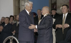 Президент РФ Борис Ельцин на праздновании 850-летия г. Москвы на Тверской улице