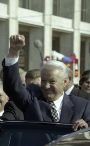 Президент РФ Борис Ельцин на открытии выставочного комплекса Манеж