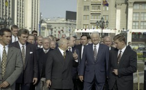 Президент РФ Борис Ельцин на открытии выставочного комплекса Манеж