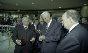 Президент РФ Борис Ельцин на открытии выставочного комплекса Манеж