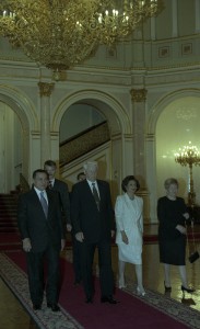 Визит в РФ президента Египта Хосни Мубарака. Президент Египта Хосни Мубарак, президент РФ Борис Ельцин, супруга президента Египта Сюзан Салех Мубарак и супруга президента РФ Наина Ельцина во время встречи