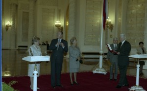 Государственный визит в РФ президента Французской Республики Жака Ширака с супругой Бернадент Ширак. Во время вручения президенту Франции Жаку Шираку ордена «За заслуги перед Отечеством» 1 степени