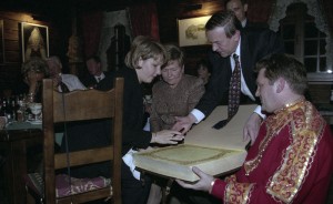 Государственный визит в РФ президента Французской Республики Жака Ширака с супругой Бернадент Ширак. Во время обеда в ресторане «Царская охота»