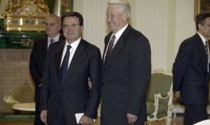 Президент РФ Борис Ельцин во время встречи с председателем Совета министров Италии Романом Проди