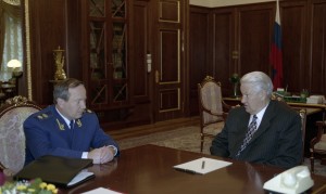 Президент РФ Борис Ельцин во время встречи с Генеральным прокурором РФ Ю.И. Скуратовым